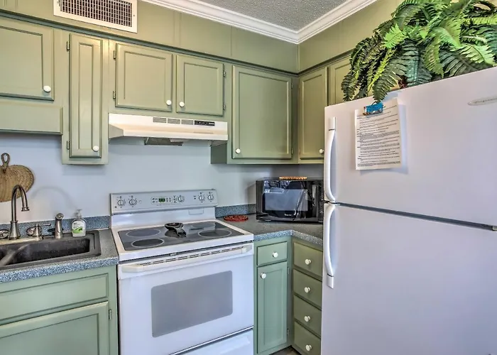 Cozy Myrtle Beach Escape With Resort Amenities!